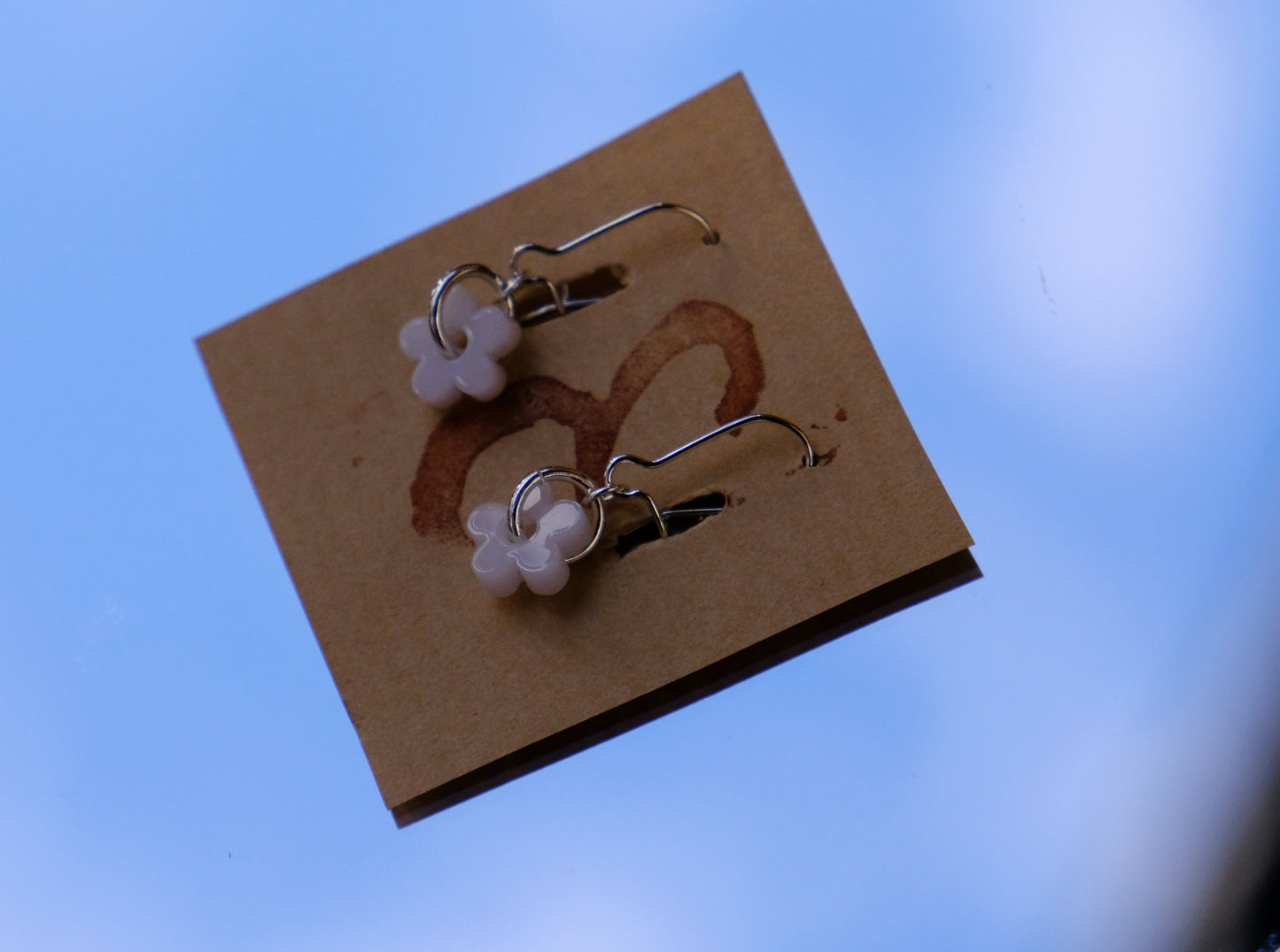 Earrings small white flowers silver plated