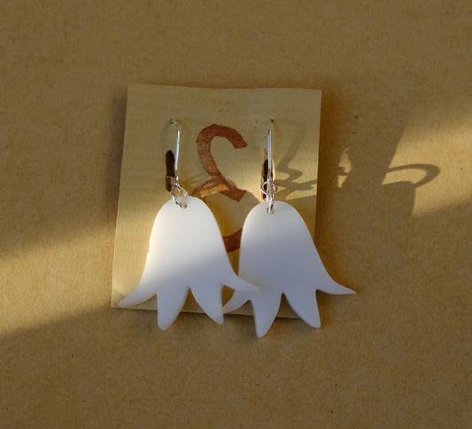 Örhängen stora vita blåklockor silverpläterad