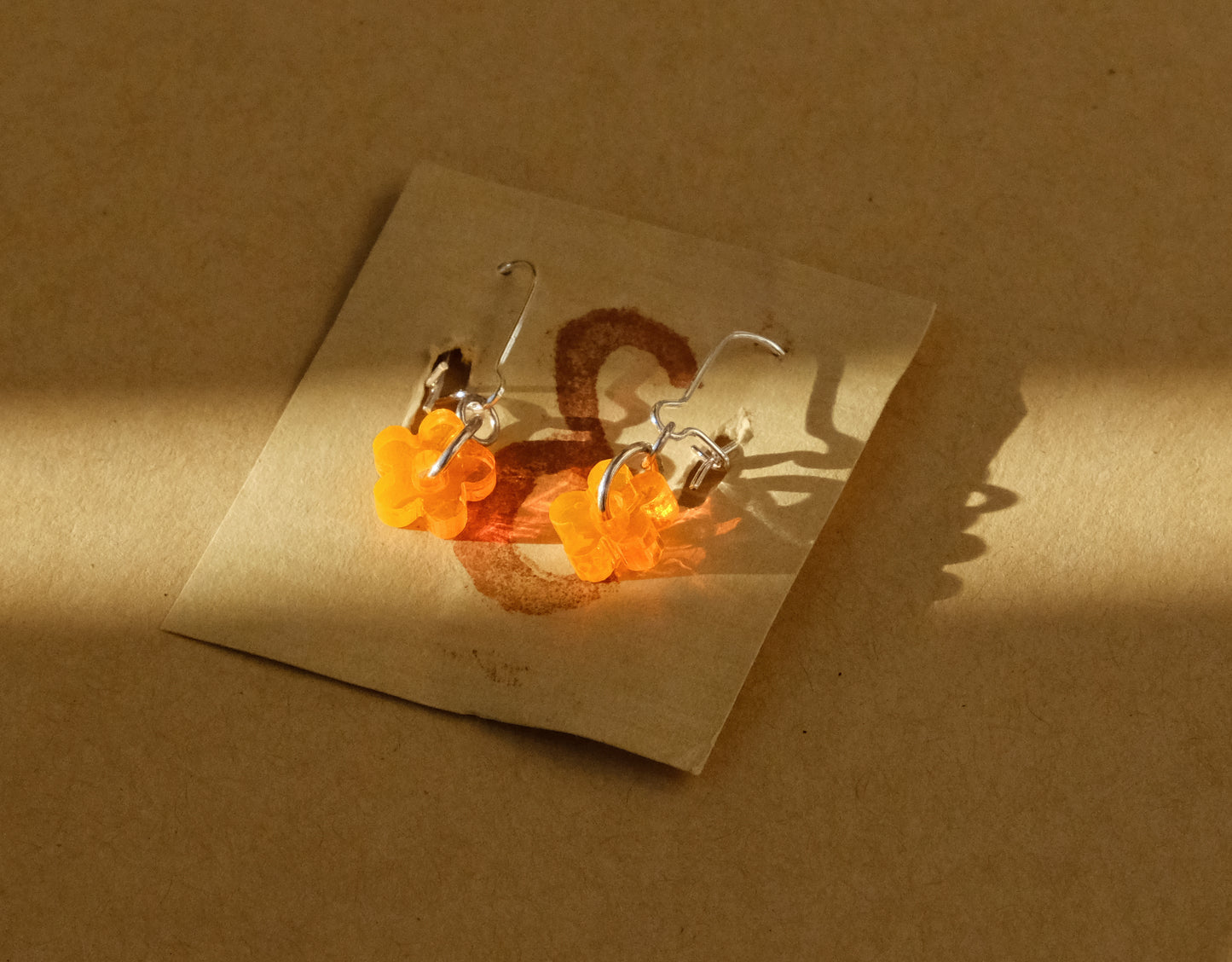 Earrings small orange flowers silver plated