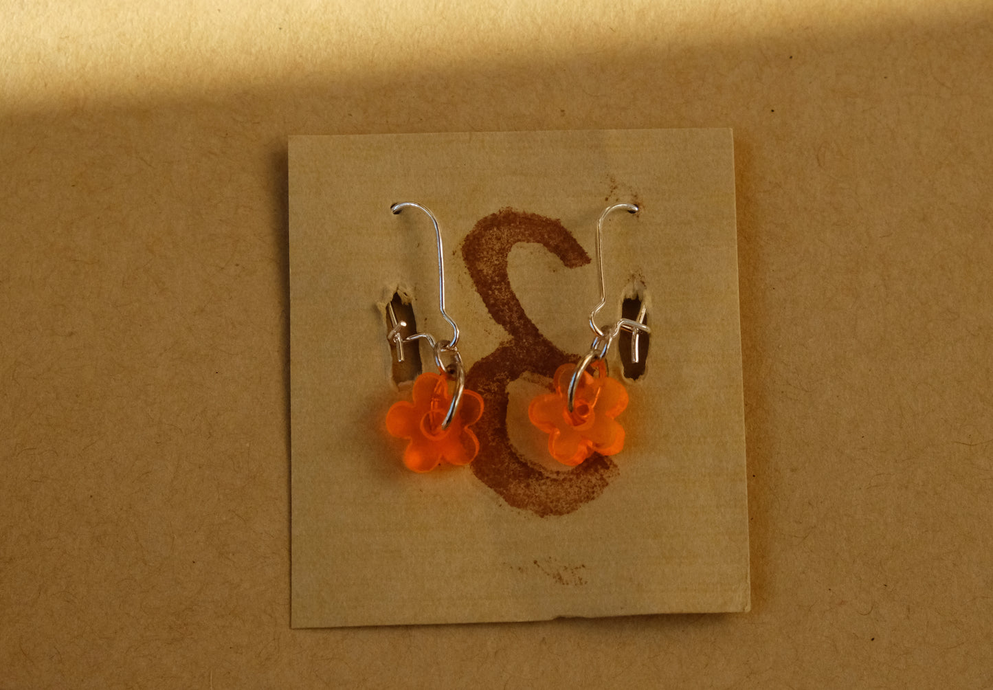 Earrings small orange flowers silver plated