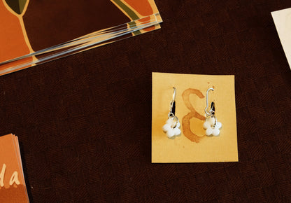 Earrings small white flowers silver plated