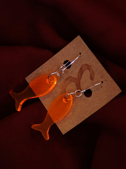 Örhängen orange fiskar silverpläterad