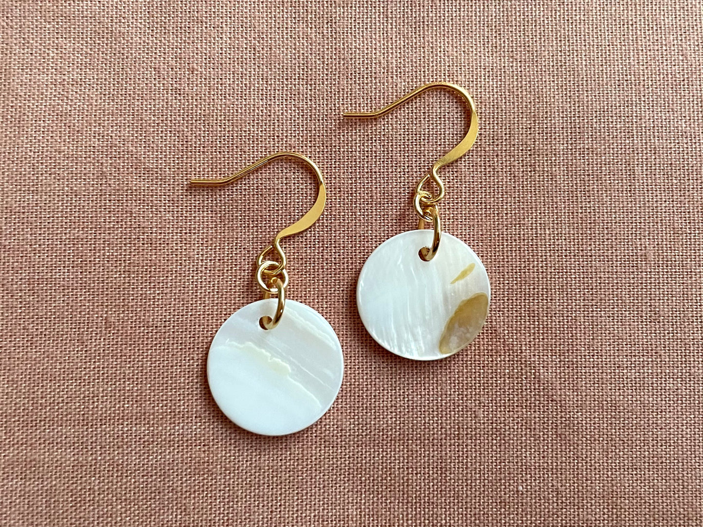 White mother-of-pearl earrings