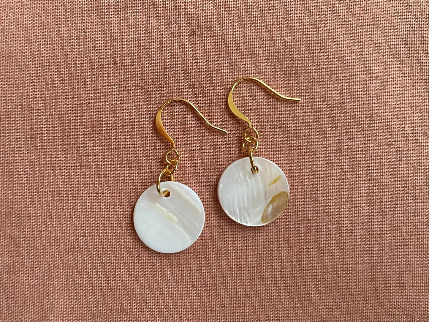 White mother-of-pearl earrings