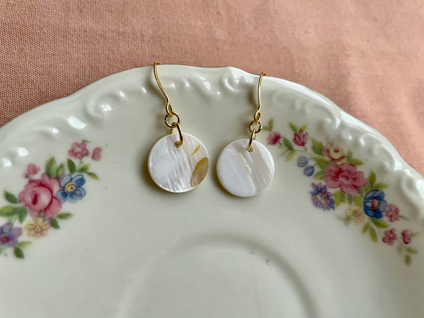 White mother-of-pearl earrings