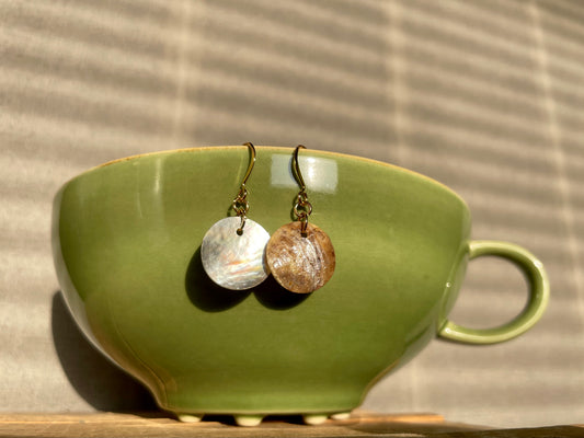 Mismatched mother-of-pearl earrings gold